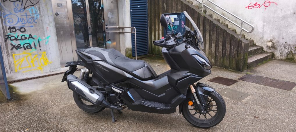 HOND ADV 350 NEGRA 2024